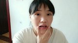 俩萌宝玩气球，四岁哥哥不给弟弟玩，六个月弟弟能抢到气球吗？