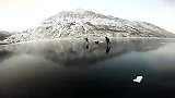 旅游-在加拿大一个冻结的湖面上打曲棍球