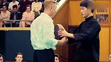 让你们见识一下什么叫中国功夫！