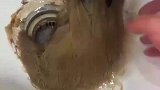 把顾客的头发染成这样