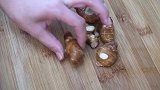 猪粉肠这样做太香了，不用一滴水，肉嫩鲜香