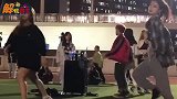 爆笑：现在的学妹跳舞都这么野么，学长都看脸红了