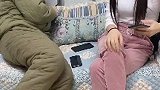 东北老爷们接电话说的最多五句话。