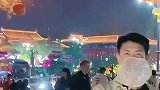 夫妻二人打卡大唐不夜城，小姐姐端庄大气