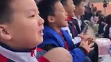 山东潍坊：校运会上暖心男孩为老师喊加油，激动到落泪