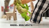 迷你厨房教你生菜最过瘾的吃法，色泽翠绿，连汤汁都可泡饭吃