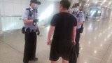 近日，北京一32岁男子因没谈过恋爱，被家人安排一天相亲3次，参加各种相亲会，难以忍受竟离家出走