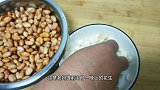 半盆花生半碗杏仁，一泡一煮，农村妈妈做卤花生，美味可口真好吃