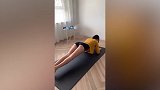 健身妹子超标准平板支撑 你能比的过别人吗
