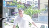 老公开工资一夜未归，老婆在门上贴了张收费单，结局太搞笑了！