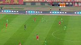 巴坎布单刀奔袭冲击力十足 权敬原及时补位将球铲断