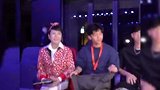 谢霆锋和大儿子合照曝光，Lucas烫卷发又man又帅，笑起来跟爸爸一模一样