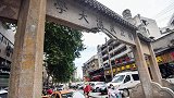 武汉大学百年老牌坊深夜遭撞击 被搅拌车狠狠撞掉一大块