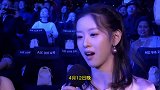 章泽天出席时尚晚宴坐主桌 美貌引惊叹：又瘦又白 约70斤
