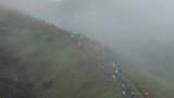 恨她，就带她去武功山