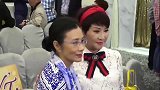 谢霆锋母亲狄波拉与小11岁老公庆结婚21周年 穿情侣装秀恩爱