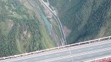 湖南湘西矮寨大桥。