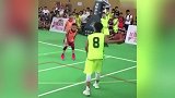 中国篮球未来！快速连续变向晃晕对手 现在小学生都这个水平吗？