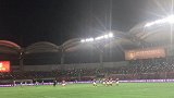 中超-17赛季-联赛-第23轮-国安远征军气势堪比主场 华夏球迷点亮闪光灯助阵-新闻