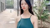 我现在出门了 你们觉得这套衣服好看吗