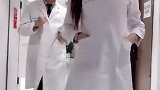这就是传说中的走路一阵风吗？这身段也太妖娆了吧？