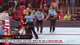 WWE中国-20190403-RAW：隆达罗西 夏洛特 贝基林奇闹事被抓 大打出手 踹碎警车玻璃