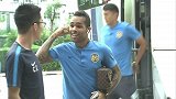 苏宁易购全队抵达廊坊体育中心 埃德尔未入名单仍随队出征