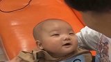 萌娃：我都逗你笑那么久了，老舅你是不是该表示表示！