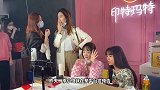 李小璐走起网红路线，直播带货劲头足，坦言是为了生活