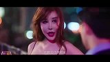 小伙为了抛弃自己的女友买醉，眼前的美人她不香嘛