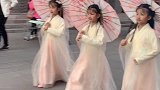 农村出生的三胞胎姐妹长成这样，中间经历了什么