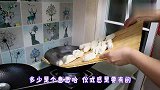 开学啦庆祝一下，早餐吃饺子，午饭吃火锅，窗外下大雪，还挺应景