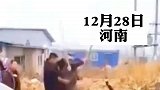 农民工讨薪未果竟遭众人这是什么人间苦难啊