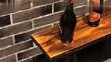 你把这东西插尾巴上不刺挠吗？鹦鹉：这叫锡纸烫懂吗