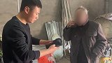 大爷万元现金藏水管道 民警借用吸尘器吸力将现金掏出