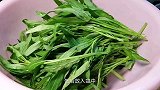 为什么你炒的空心菜发黄又发黑？学会一招清爽又翠绿