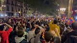 期盼回家！巴塞罗那当地球迷庆祝西甲冠军高喊膜拜梅西