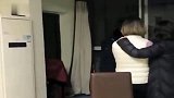 南昌一培训老师打骂学生 被家长连抽耳光