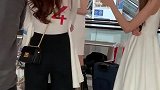 我们模特后台换装彩排希望大家带好口罩武汉加油！中国加油！