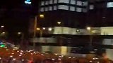 震撼！西班牙街头万人合唱气氛太好了