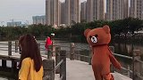 小姐姐，我不是故意的，我只是摔倒了