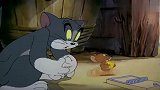 猫和老鼠：汤姆追赶杰瑞，竟与母鸡撞在一起，这下麻烦大了