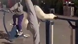 给大哥都吓跑了，以为你碰瓷的呢