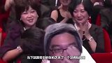 谢霆锋晚会偶遇张柏芝，一个深拥贴脸吻令人感慨