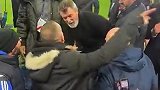 基恩赛后与伊镇球迷激烈冲突 约架去停车场继续交流
