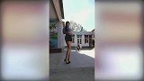 农家院子的时尚大妈，豹纹包臀裙都能轻松驾驭