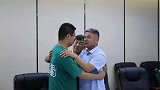 山东聊城：24年终团圆！《失孤》原型郭刚堂与被拐儿子相认