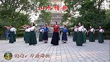 玲珑广场舞，今日《山水情歌》，娘娘领舞格外美！
