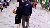 完了，这还不如不搂呢