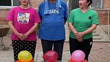 跟老爸玩气球盲盒游戏，哄老爸开心一下